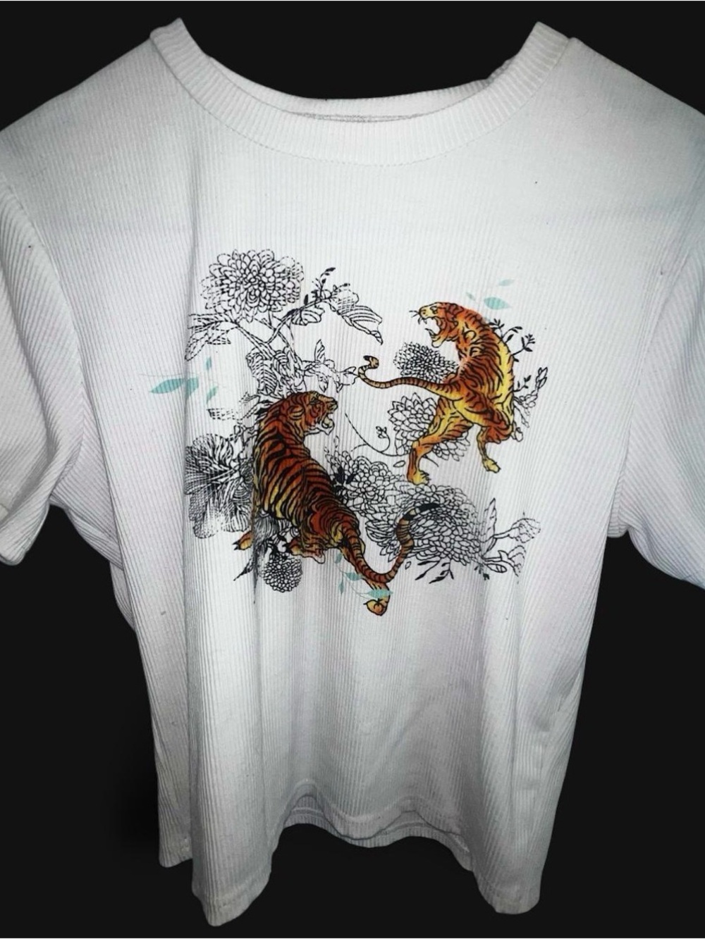 Women’s Tiger Cropped Graphic Tee - Unbranded